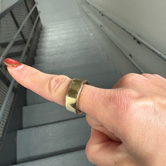 Gold Smart Ring - Picture 6 of 7